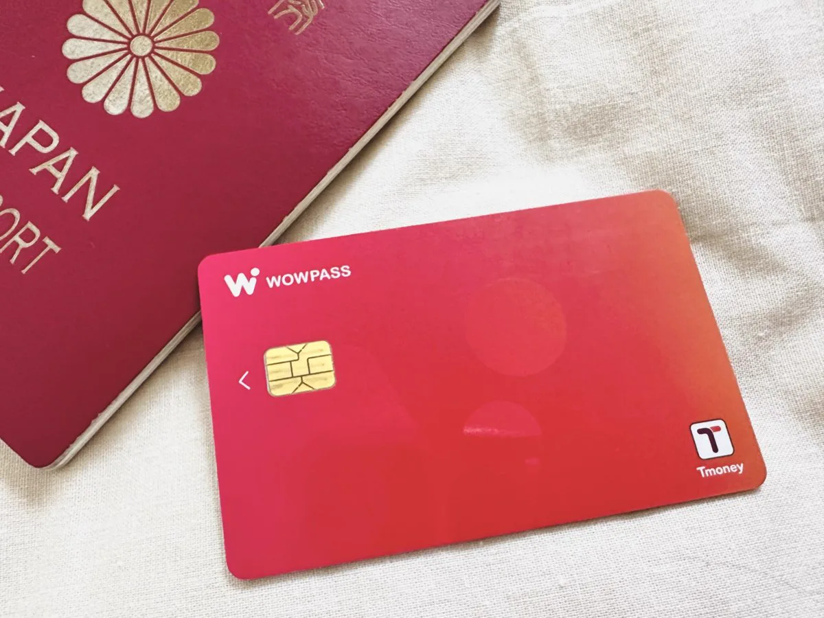 WOWPASSのカード。1枚で買い物と交通の両方に使える