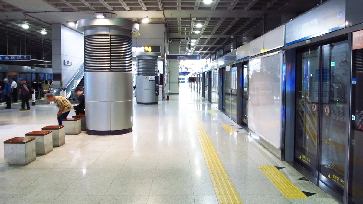 仁川空港第1ターミナル駅の空港鉄道一般列車ホーム