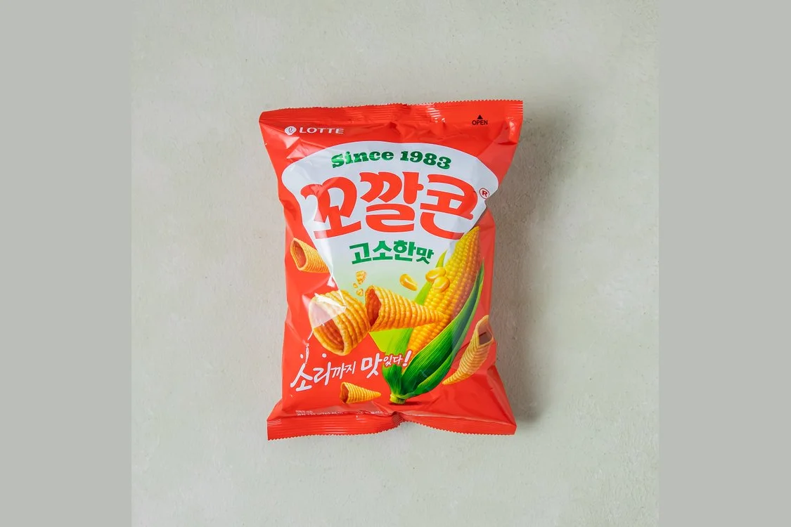 赤い袋の「꼬깔콘 고소한맛」