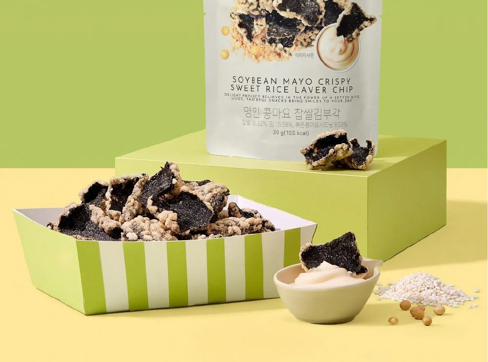 「명인 콩마요 찹쌀김부각」の袋と、マヨネーズにつけたキムブガク