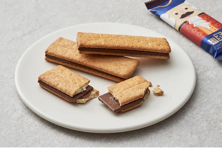 ビスケットにチョコをはさんだビチョビ