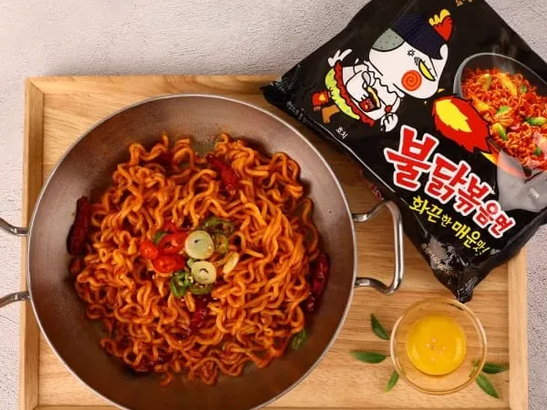 フライパンで作ったブルダック炒め麺