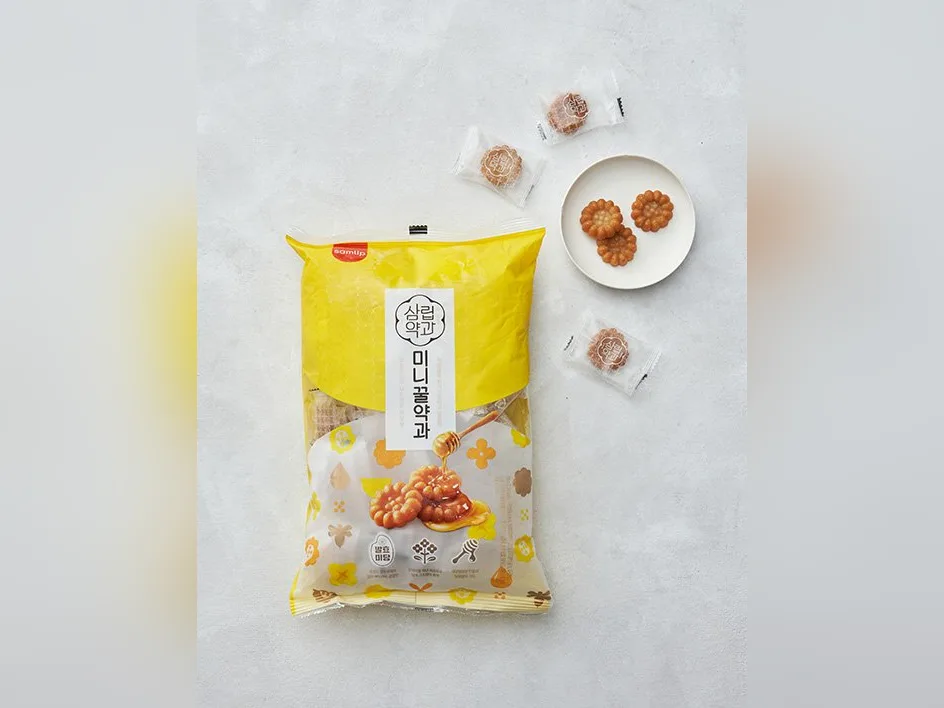 個包装の小さな薬菓が入った袋