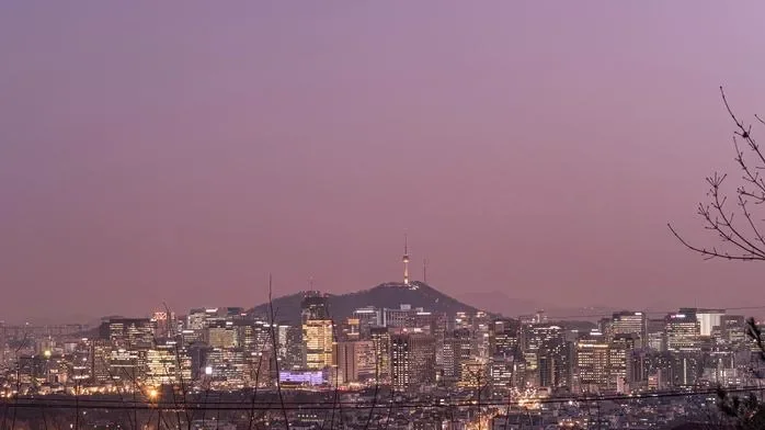尹東柱詩人の丘から見た夕暮れの街と南山