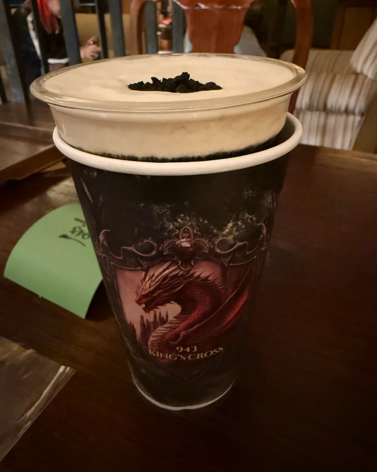 943 KING'S CROSS — 白いクリームをのせた一杯