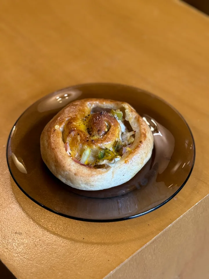 ねぎとチーズのロールパン