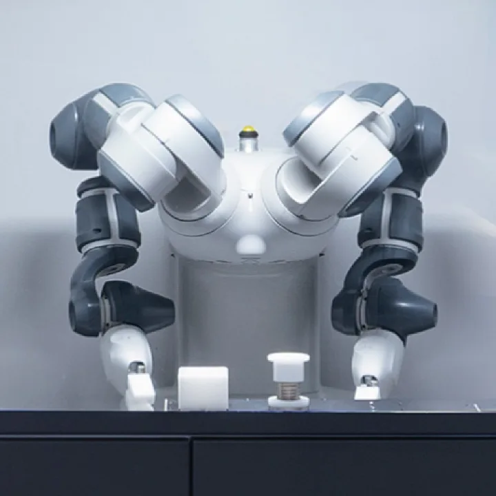 アモーレ聖水 — 化粧品を調合するロボット