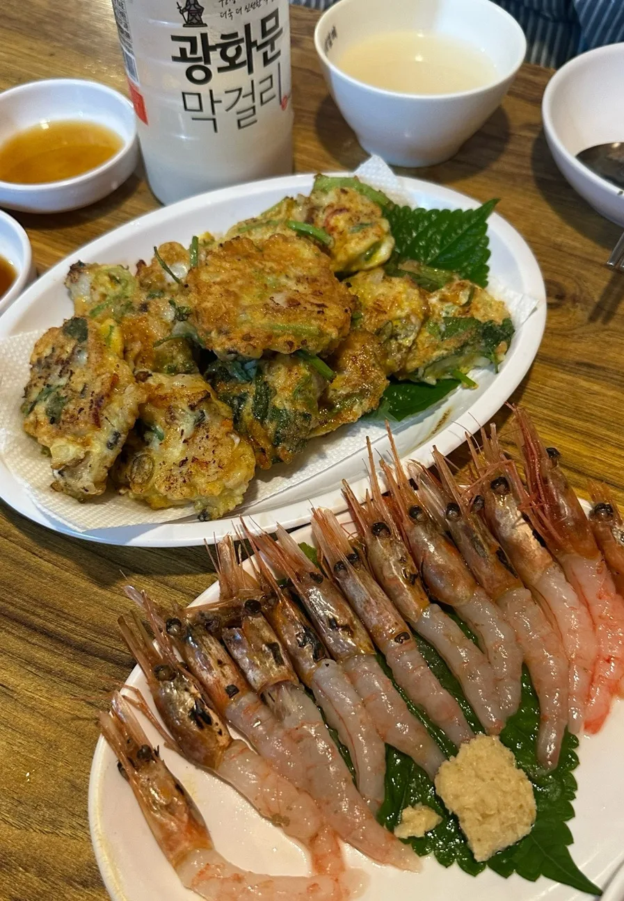 海鮮焼きと生エビの二皿