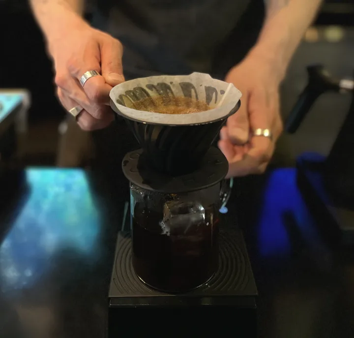 ドリッパーで淹れるコーヒー