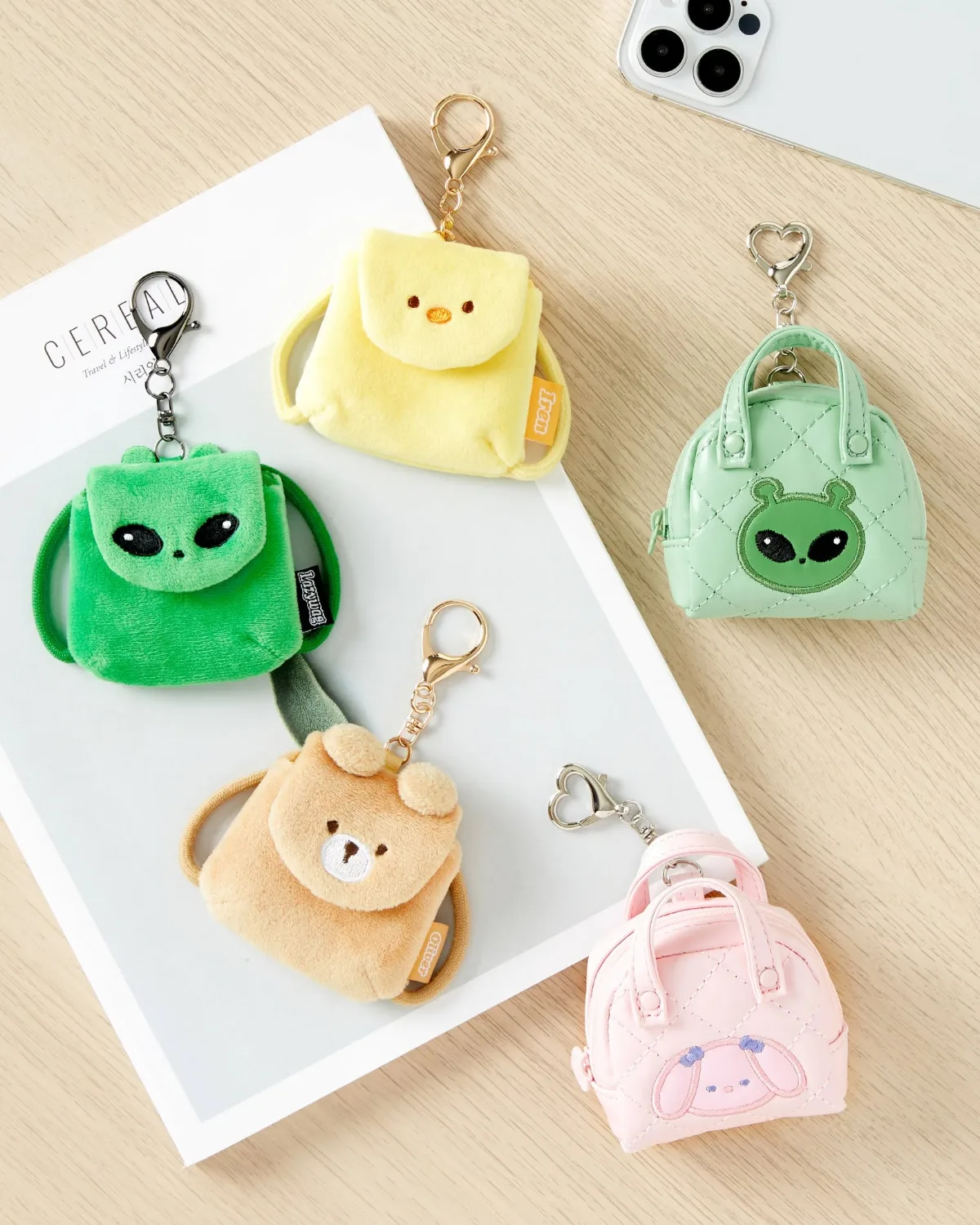ARTBOX 明洞中央店 — 五つのミニバッグチャーム