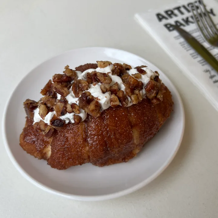 シナモンピーカンクリーム塩パン