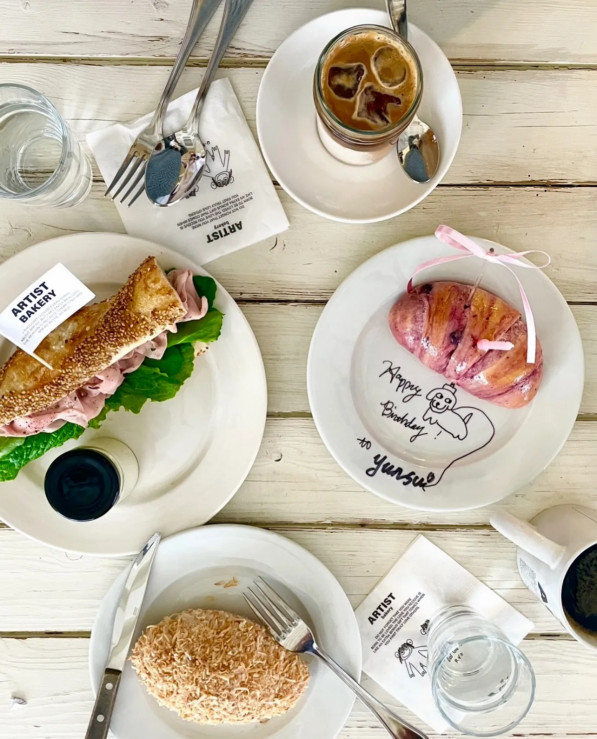 アーティストベーカリー 安国店 — 誕生日パンとサンドの食卓