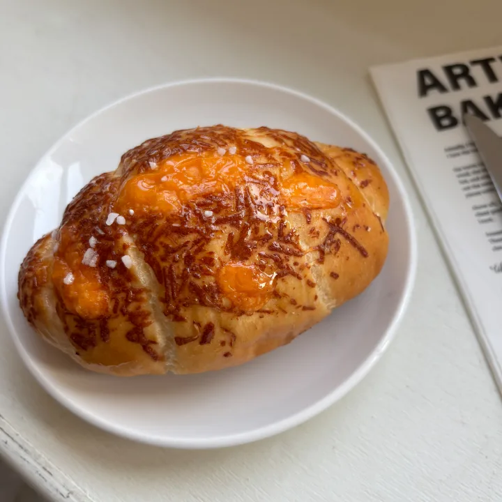 チーズハニー塩パン