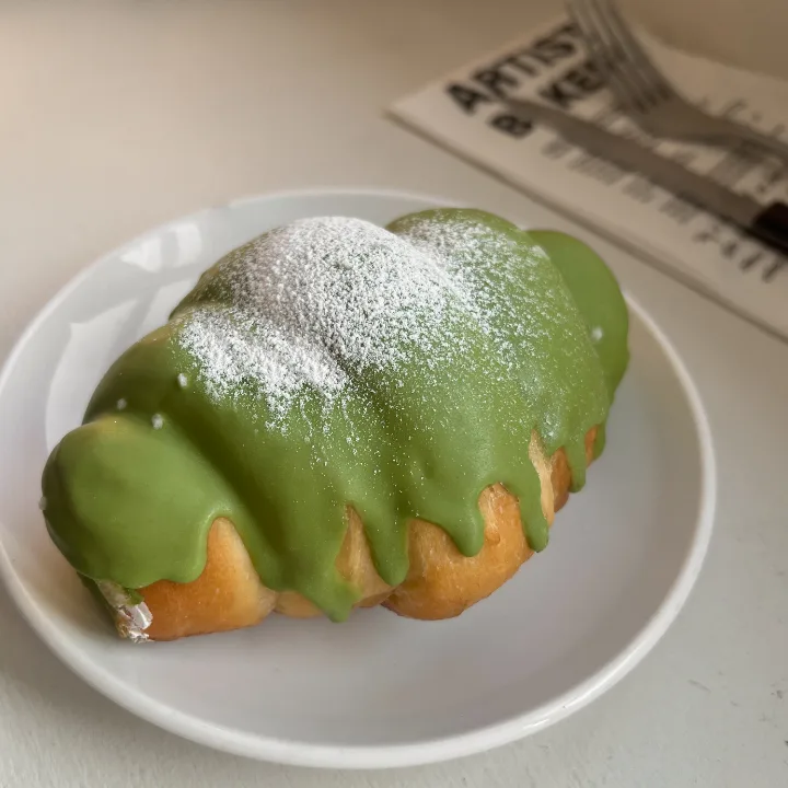 抹茶カードクリーム塩パン