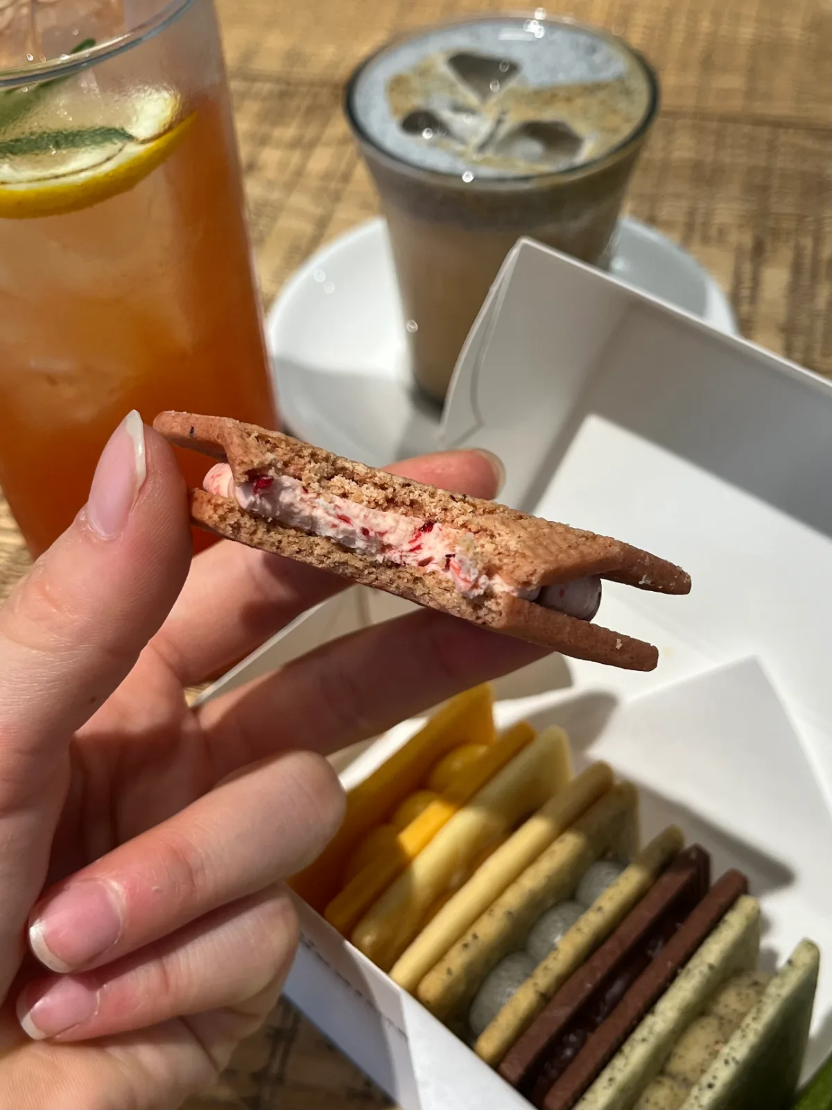クリームを挟んだサンド菓子