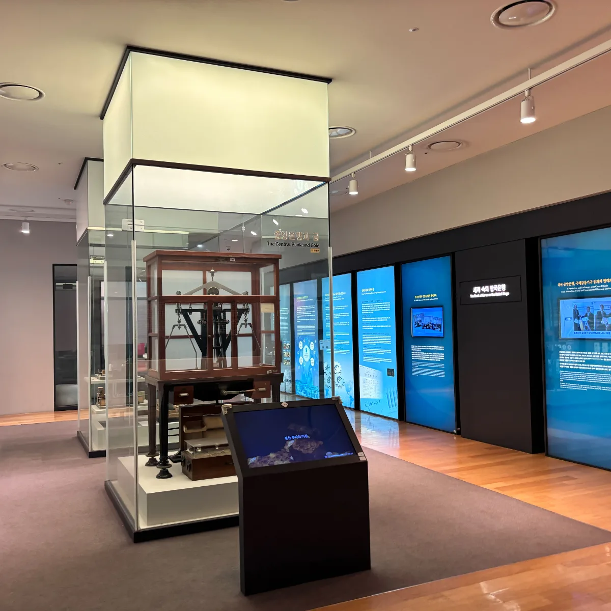 中央銀行の金を示す展示室