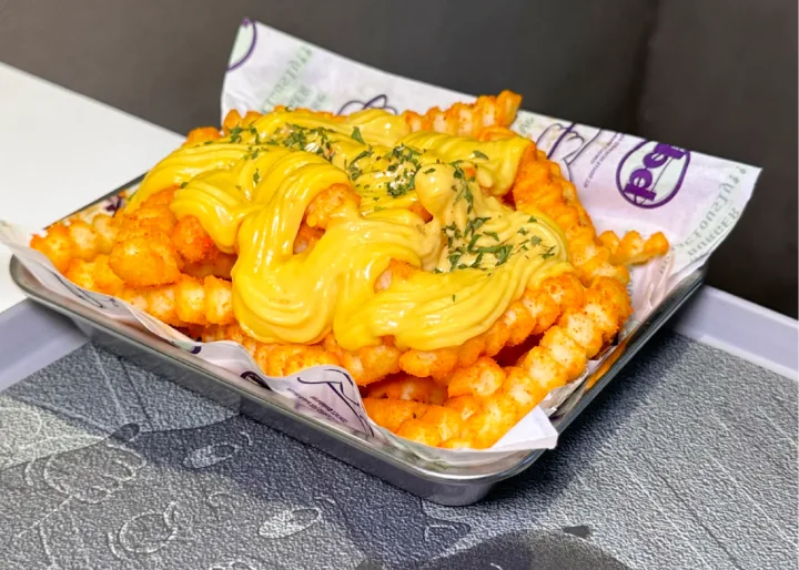 黄色いソースのポテト