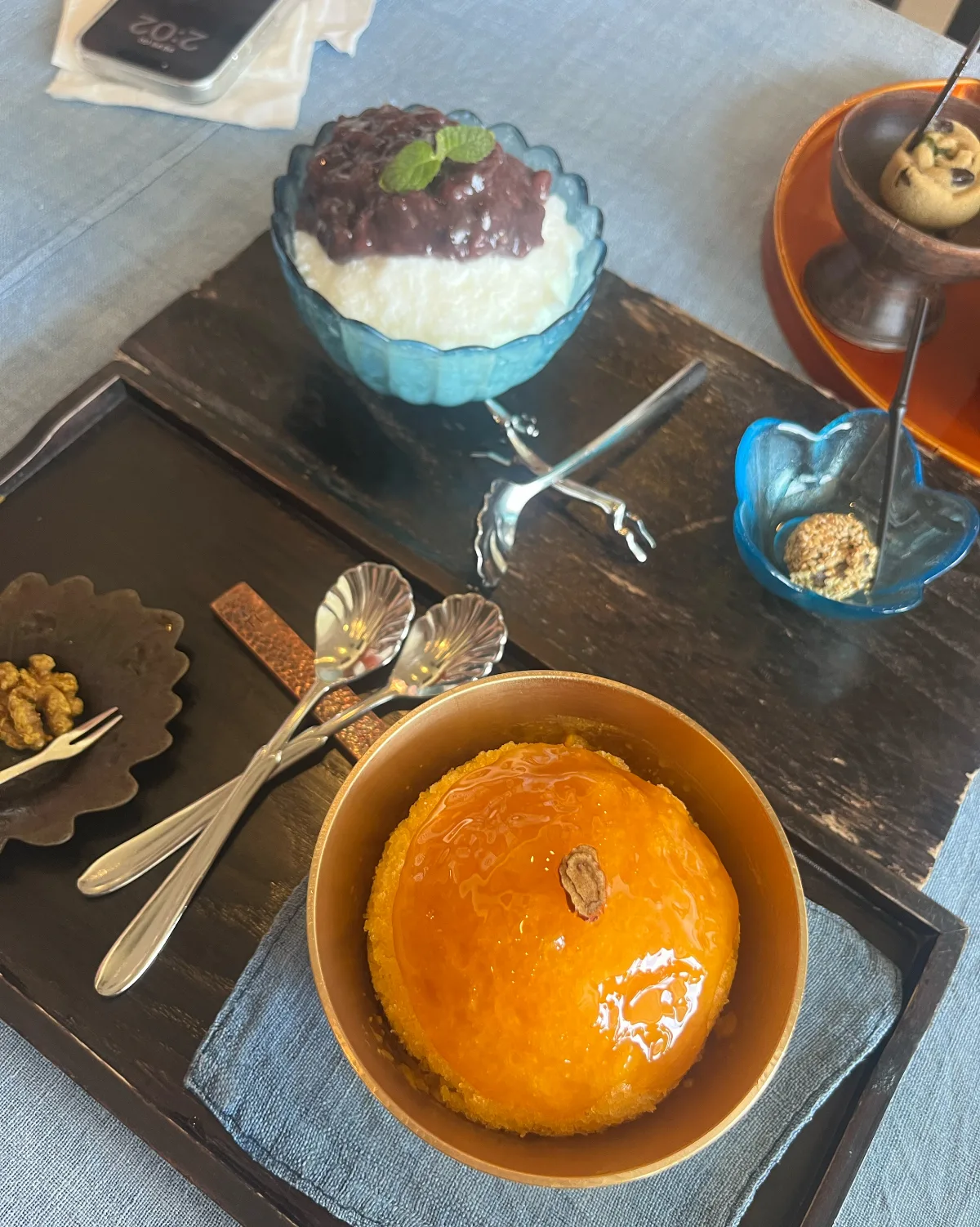 小豆とカボチャの氷菓、くるみ添え
