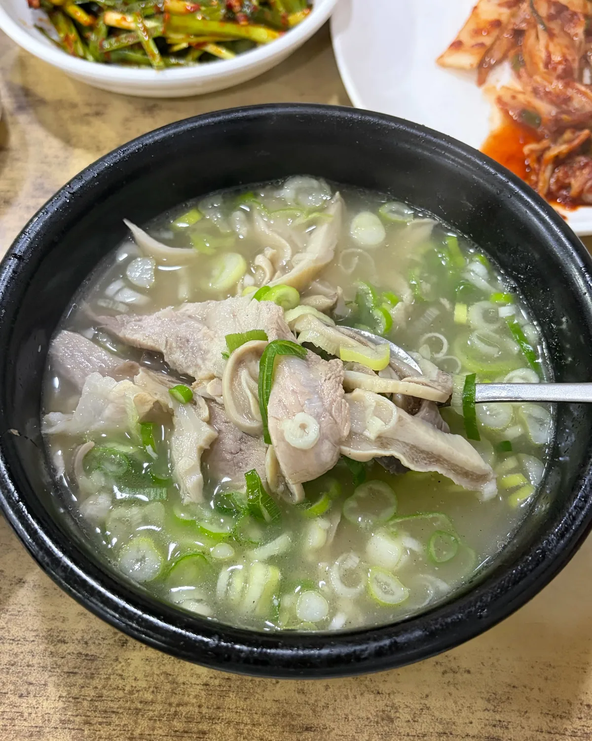 豚肉とねぎ入りの澄んだスープ