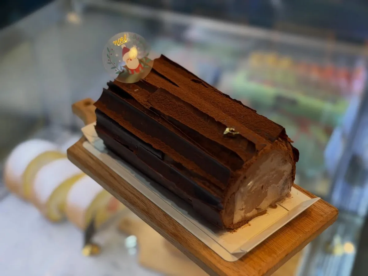 Bonjour Madame — チョコレートの丸太形ケーキ