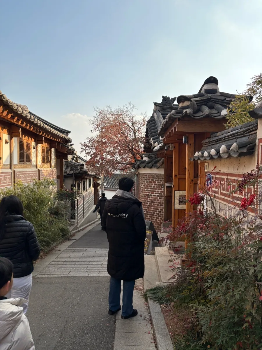 秋色に染まる韓屋の路地