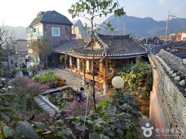 北村東洋文化博物館 — 屋上から見た韓屋の屋根