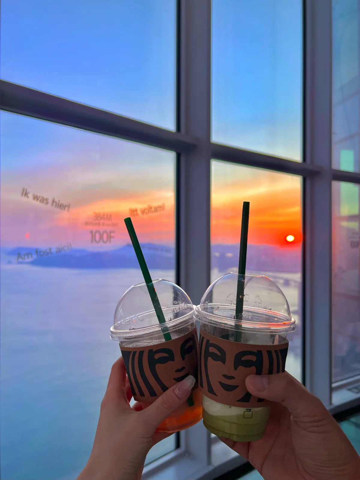 BUSAN X the SKY — 夕焼けに掲げる二つのドリンク
