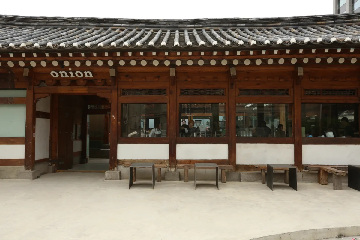 onion 安国店 — オニオン看板のある韓屋