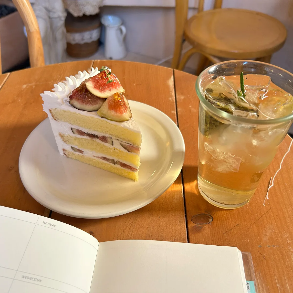 Cafe Pepper — いちじくを挟んだケーキ