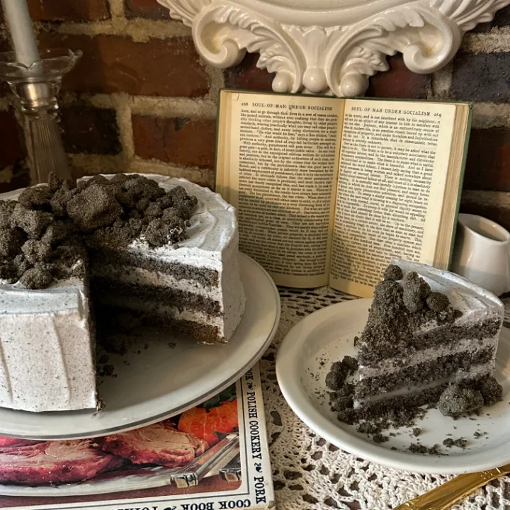 黒ごまクリームケーキ