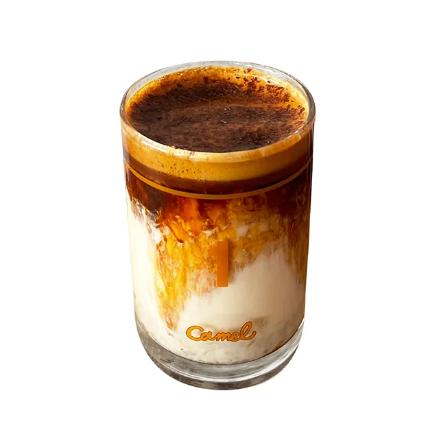 Camel COFFEE 島山1号店 — チョコ粉をのせた層状コーヒー