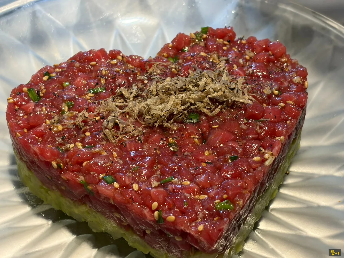 チョンギワタウン 乙支路店 — ハート形のトリュフユッケ