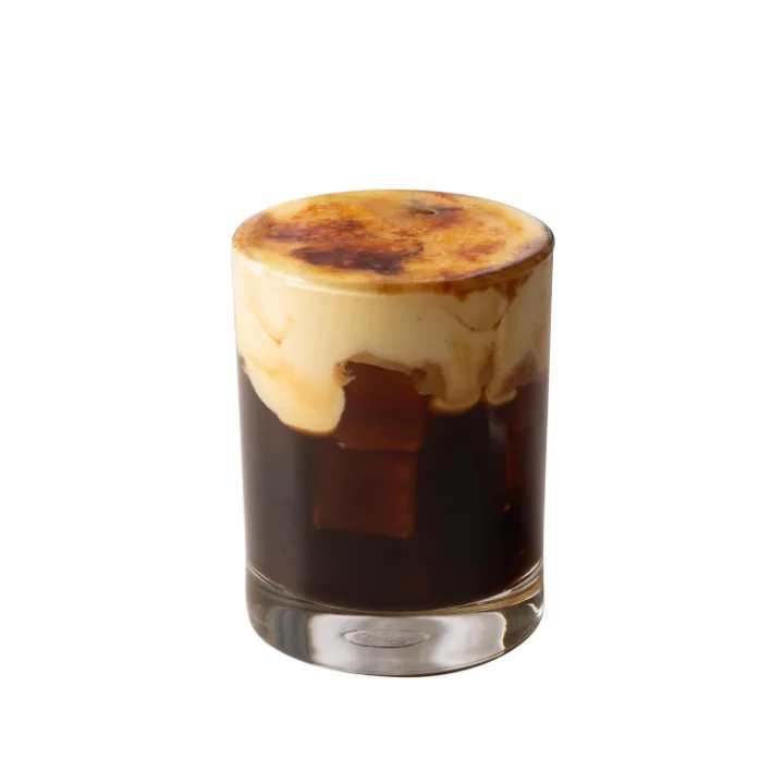香ばしく焼いたクリームを重ねたコーヒー