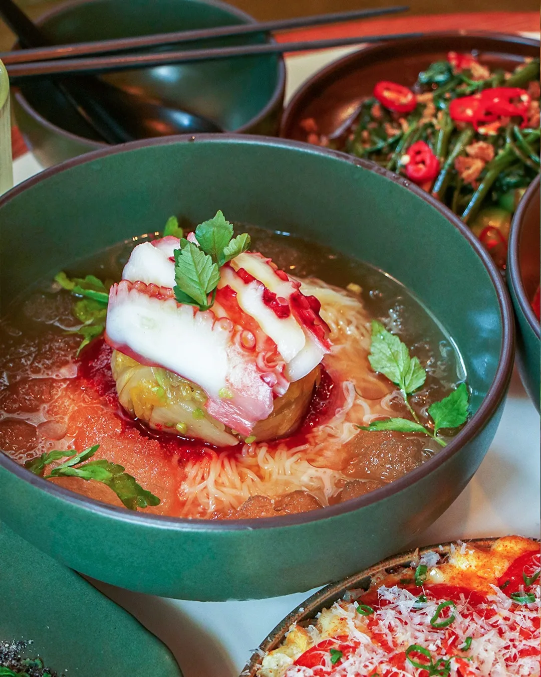 DAYLIT 龍山店 — 岩ダコを重ねた冷たい麺