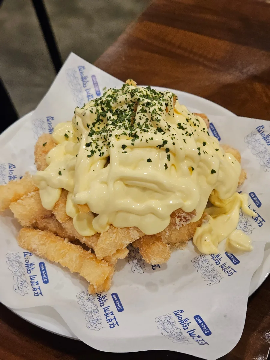 ソースたっぷりのポテト