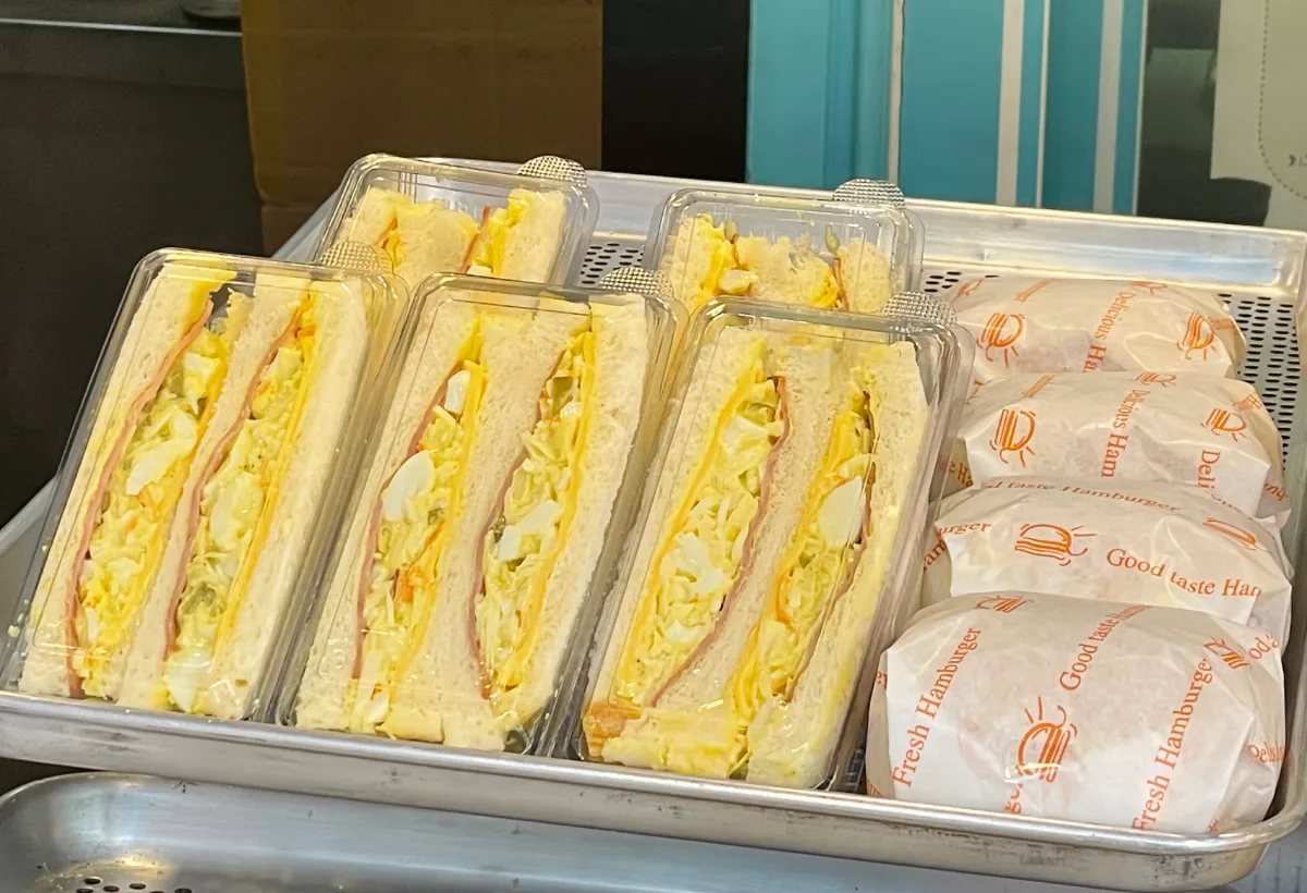ディアスベーカリー 新堂店 — 具だくさんのサンドイッチ