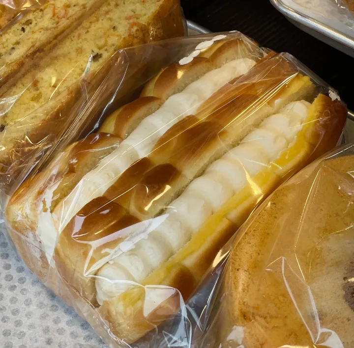 ロングバタークリームパン