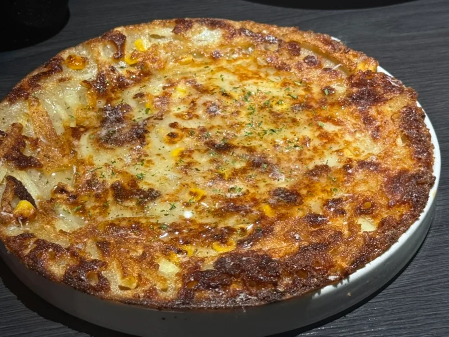 チーズに焼き色がついたじゃがいもチヂミ