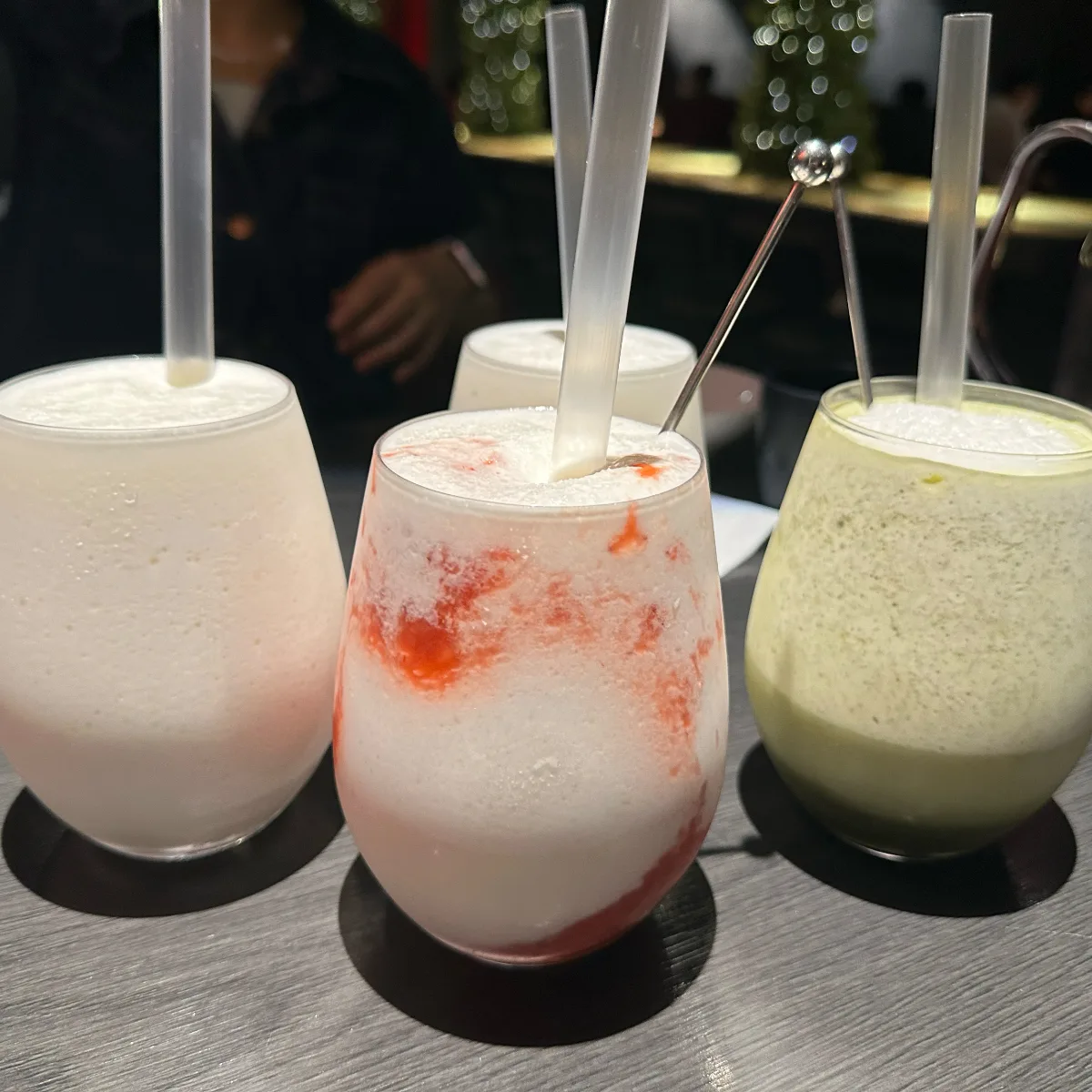 白・ピンク・緑の3色のマッコリ