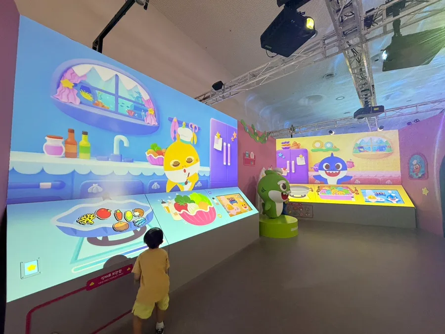 東大門デザインプラザ — 料理遊びの映像展示