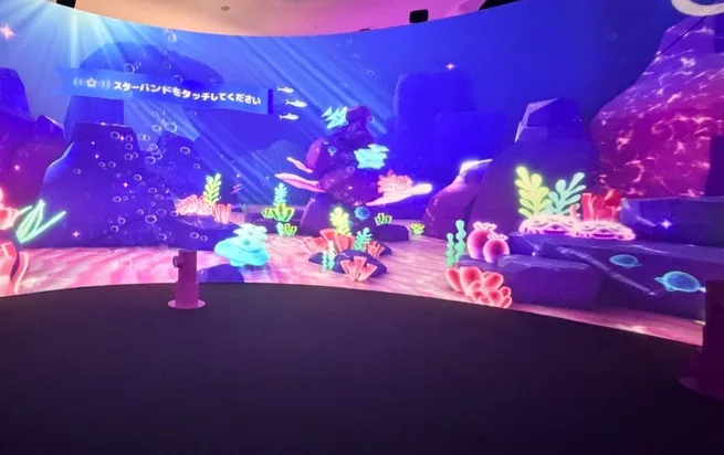 東大門デザインプラザ — 珊瑚が光る海中映像