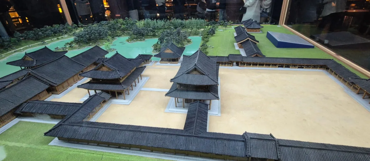 池と宮殿を配した模型