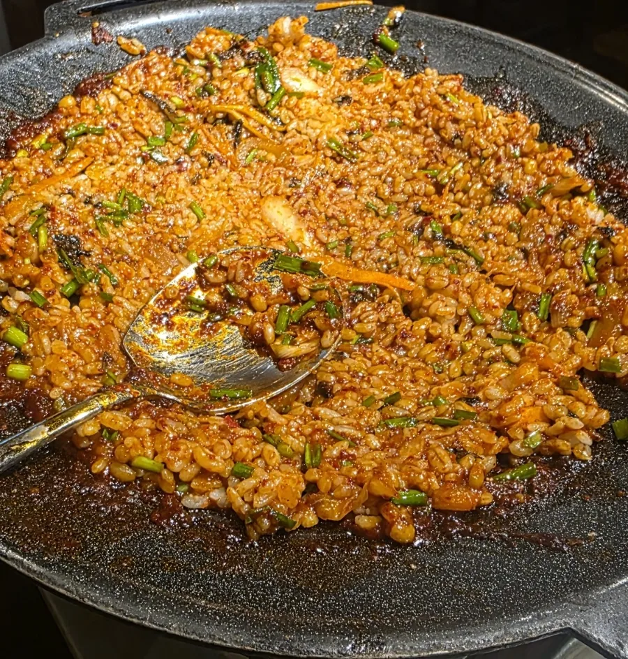 鉄板で炒めたチュクミの炒めご飯