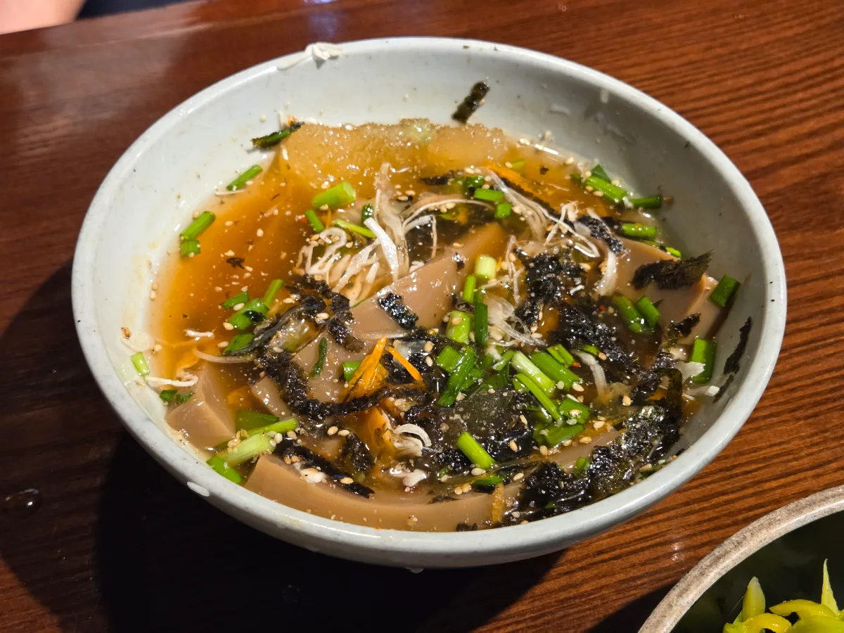 海苔をのせた冷たいムクサバル