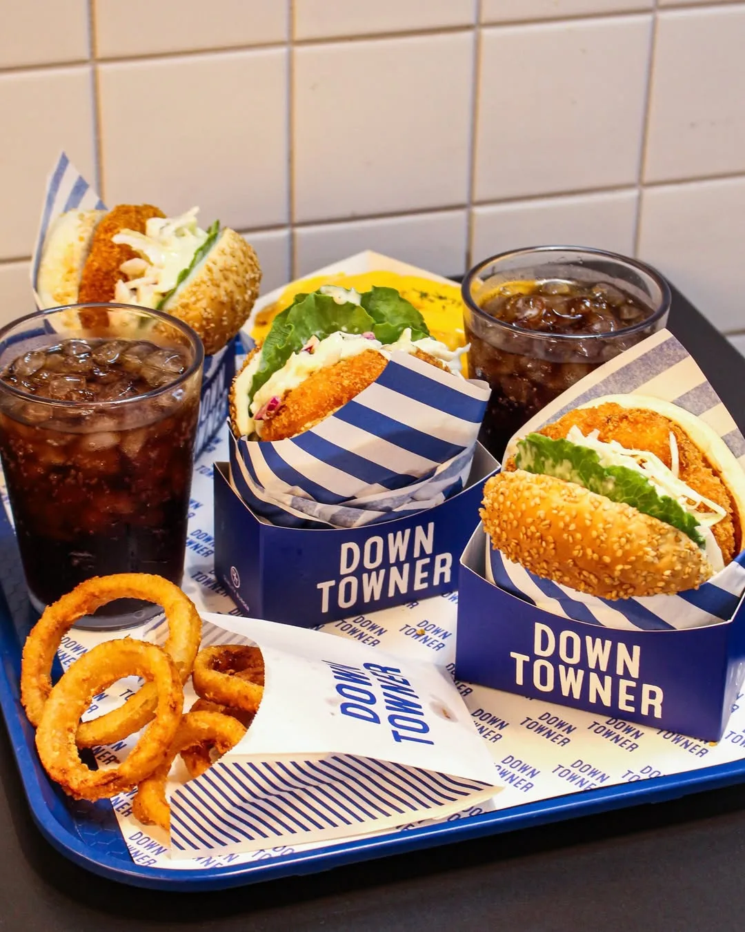 DOWNTOWNER 清潭店 — 海老バーガーとオニオンリング