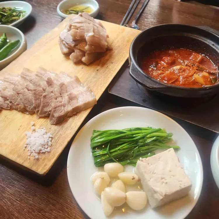 ゆで豚とイワシの煮付け、ワケギのセット
