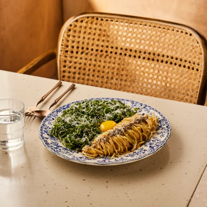 エゴマの葉と卵黄のパスタ
