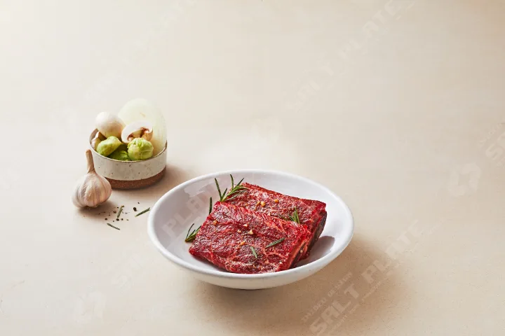 たれをまとった骨付き肉