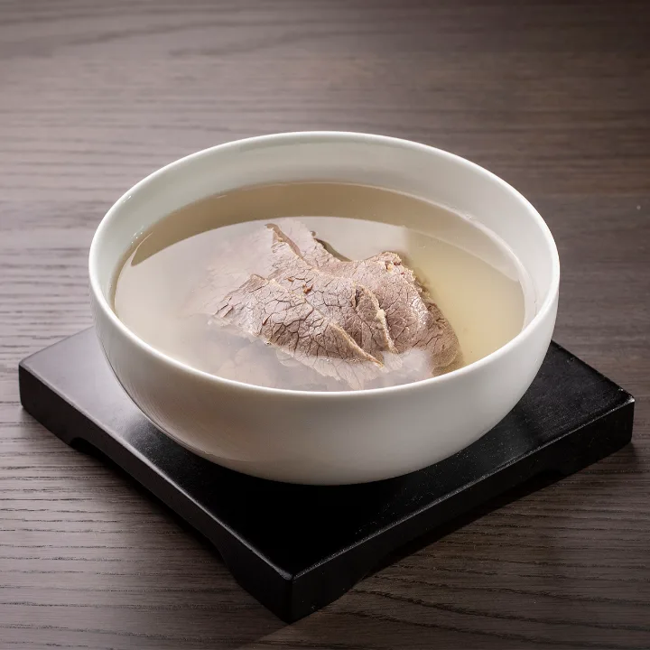 澄んだスープの肉コムタン