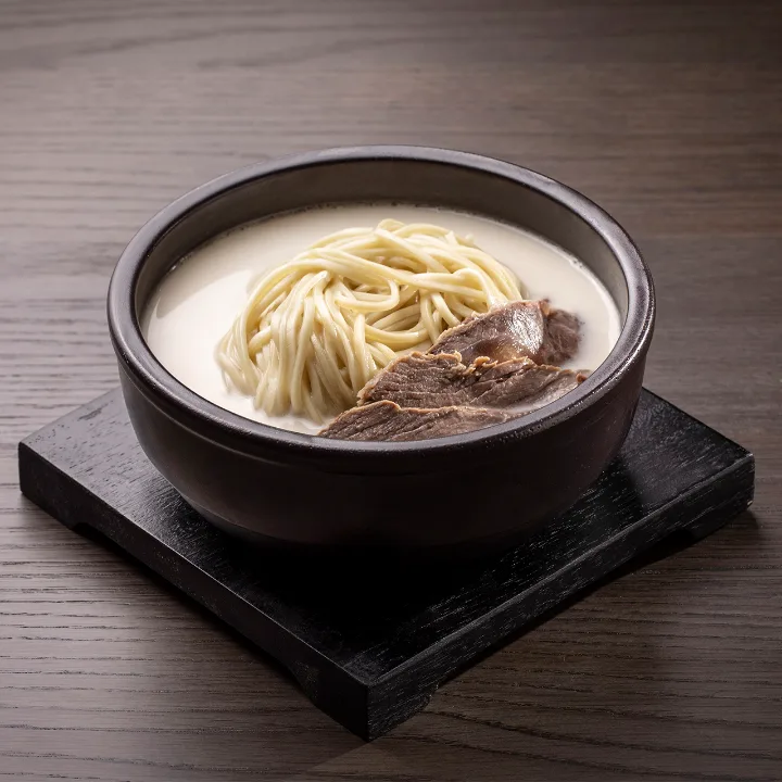 白濁スープに自家製麺と牛肉
